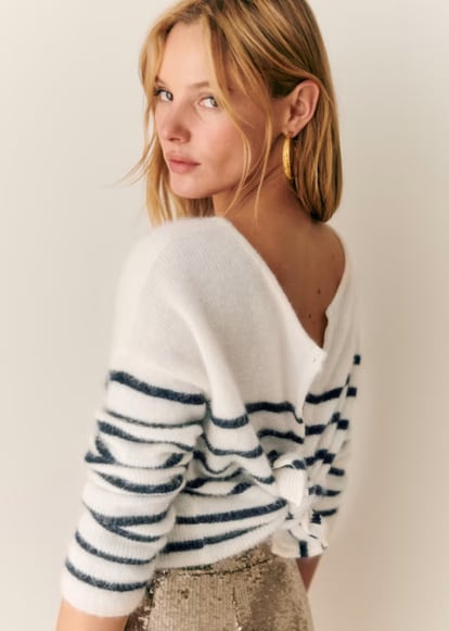 In its lookbook, Sézane reveals a very trendy touch. When you turn the cardigan inside out, it transforms into a sweater with a cool back. €100/$120