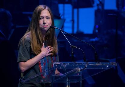 Chelsea Clinton, hija Hillary Clinton, fue la gran organizadora del éxitoso evento. "Lo que está en juego en estas elecciones es el futuro en el que queremos que crezcan nuestros hijos y si vamos a tener o no un país del que todos podamos estar orgullosos porque todos podamos ser nosotros mismos", dijo.