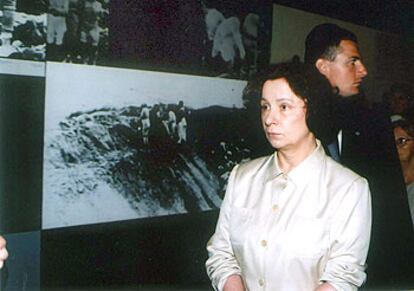 La ministra de Asuntos Exteriores, Ana Palacio, en el Museo del Holocausto de Jerusalén.