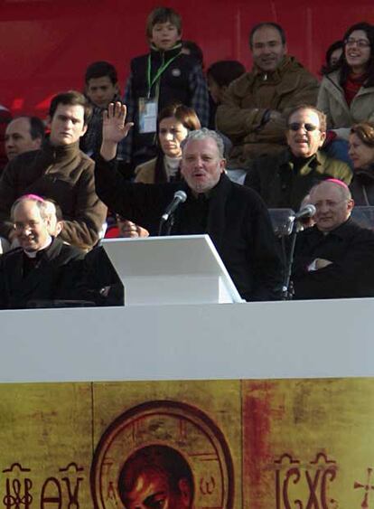 Kiko Argüello, durante su intervención en la plaza de Colón.