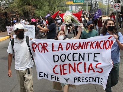 Marcha de profesores y alumnos de la Universidad Nacional Autónoma de México