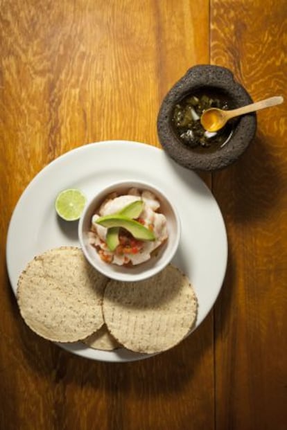 Ceviche compadre con callo de almeja y camarón en El Parnita.