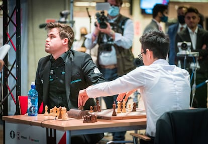 Carlsen, nada más perder ante Abdusattórov, hoy en Varsovia