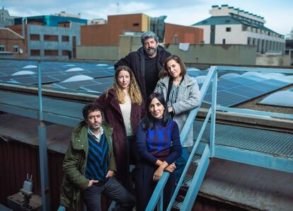 Los directores Rodrigo Sorogoyen, Pilar Palomero, Alberto Rodríguez, Carla Simón y Alauda Ruiz de Azúa, en la sede de EL PAÍS.