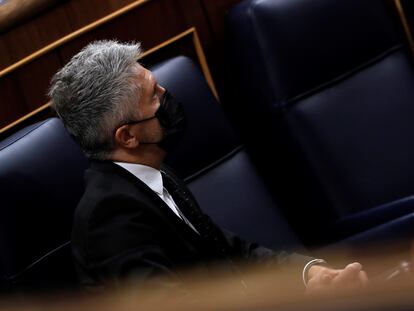 El ministro del Interior, Fernando Grande-Marlaska, durante su intervención en la sesión de control al Ejecutivo que se celebra este miércoles en el Congreso.