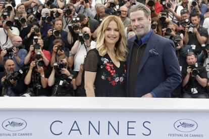 Los actores John Travolta y Kelly Preston en Cannes, el 15 de mayo de 2018.