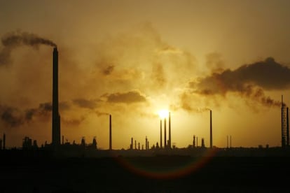 Imagen de la refinería de Isla, en Willemstad, en la isla de Curaçao, tomada en 2008.