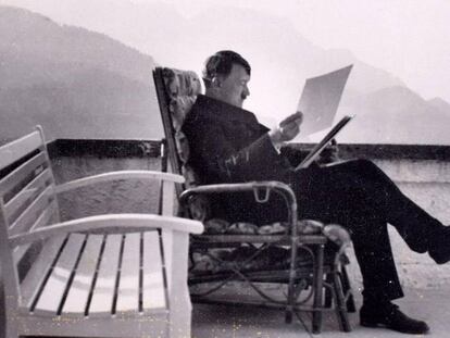 Adolf Hitler, en la terraza del Berghof. 