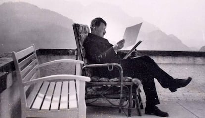 Adolf Hitler, en la terraza del Berghof. 