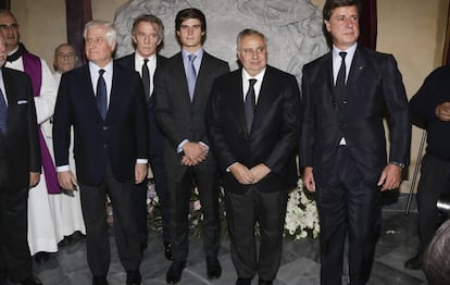 El duque de Alba, Alfonso Díez, Carlos nieto de la duquesa, y Fernando y Cayetano Martínez de Irujo.