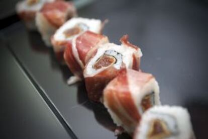 Sushi elaborado con jamón.