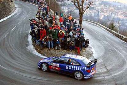 Espectacular imagen de Sebastien Loeb en el rally de montecarlo.