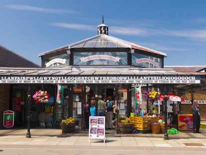 Estação de Llanfairpwllgwyngyllgogerychwyrndrobwllllantysiliogogogoch, no País de Gales (Reino Unido).