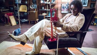 Miles Ahead

Biopic del genial músico Miles Davis encarnado por un simbiótico Don Cheadle. Conociendo la querencia de la Academia por las interpretaciones de personajes reales, extraña su olvido en la categoría a mejor actor. Su narración no lineal, tan caótica como la figura que simboliza, no gusta a todos.