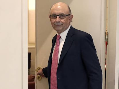 El ministro de Hacienda, Cristóbal Montoro, durante una reciente sesión de control al Gobierno en el pleno del Senado.