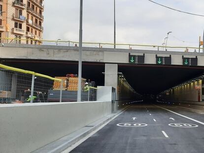 Acceso al túnel de Glòries en el sentido de salida, a una semana de su apertura.