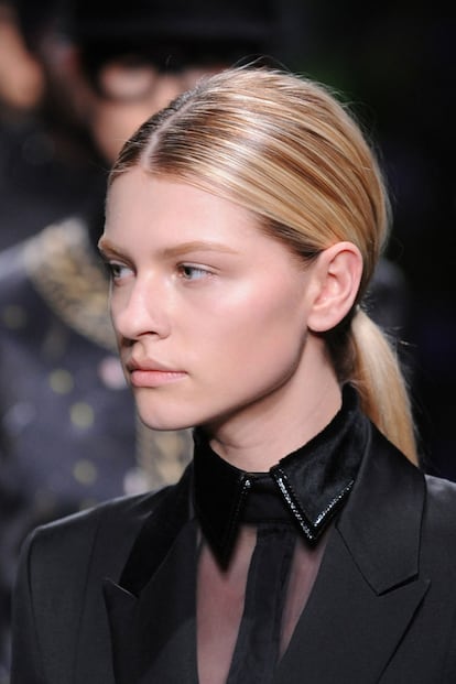 Cuello: Givenchy otoño invierno 2011-2012.