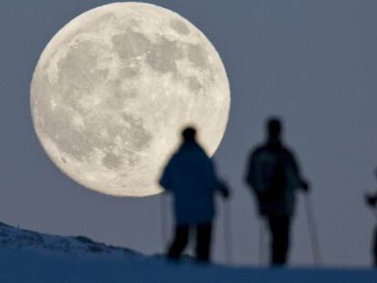 Guadarrama con luna azul
