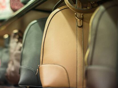 Una startup de moda emplea a presas para su fase final de producción