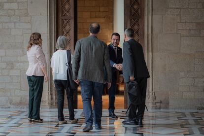 El presidente de la Generalitat, Pere Aragonès, recibe a los presidentes de Òmnium Cultural, la ANC y la Associació de Municipis per la Independència (AMI), en el Palau de la Generalitat el pasado martes.