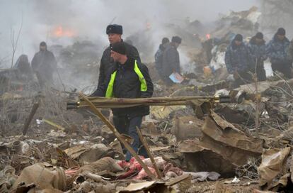 La aeronave, que cubría la ruta entre Hong Kong y Estambul con escala en Biskek, destruyó al menos 32 viviendas al caer al suelo.