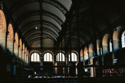 Interior de la Biblioteca Sainte-Geneviève, proyectada por Labrouste, en París.