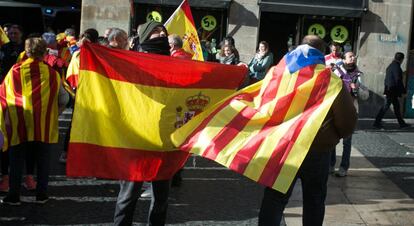 Spanish and Catalan independence flags at a protest in Barcelona.