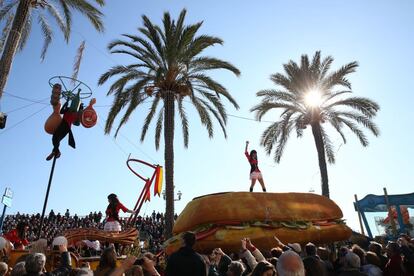 Vista del desfile en la avenida 'Promenade des Anglais'