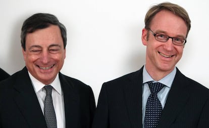 Mario Draghi junto a Jens Weidmann, presidente del Banco Central Europeo.