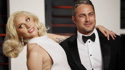 Lady Gaga y Taylor Kinney, en la fiesta post Oscar de la revista ‘Vanity Fair’ el pasado febrero.