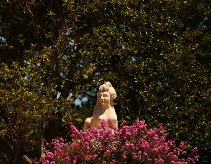 A sculpture at the Jardín de la Isla park, in Aranjuez.