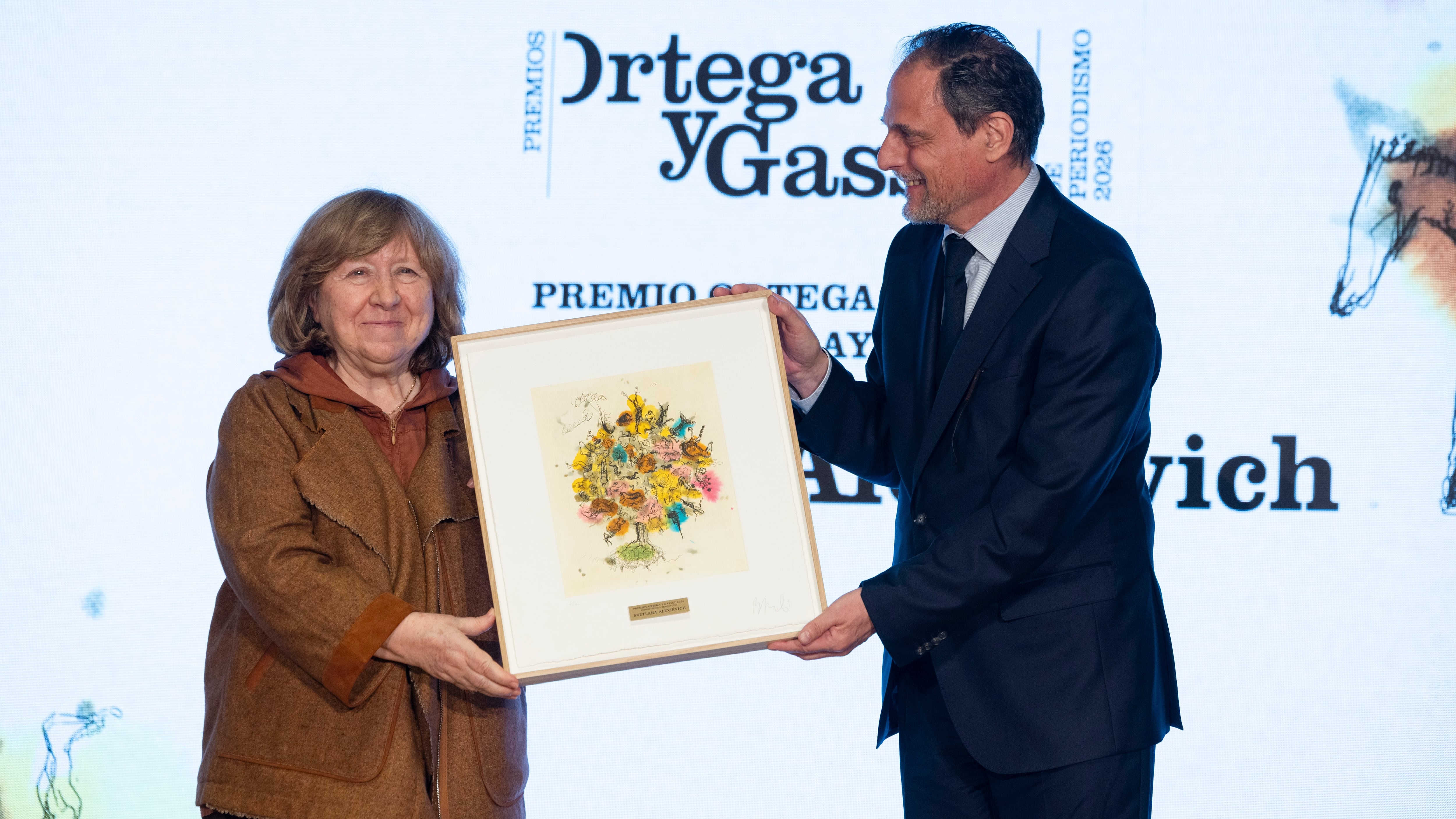 Svetlana Alexiévich, al recibir el Premio Ortega y Gasset de Periodismo: “Puede que no acabemos de entender la locura del día de hoy, pero tenemos que dejarla por escrito”