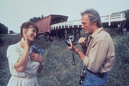 Los puentes de Madison 

Pocas veces una historia tan sencilla y contenida ha albergado una pasión tan irrefrenable como la del romance inolvidable protagonizado junto a Clint Eastwood. Lo mejor que se puede decir de ella es que todavía hoy muchos siguen desviviéndose porque Francesca baje de la camioneta y huya con aquel fotógrafo del National Geographic.