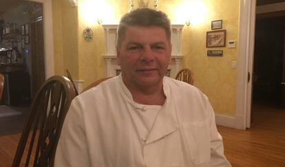 Fritz Halbedl, que trabaja de cocinero en Derby Line, el pasado miércoles