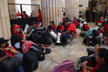 Docentes indígenas del sindicato de educadores del Cauca toman el Congreso de la República, en Bogotá