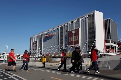 Fans walk outside the Levi's Stadium, in November 2023.