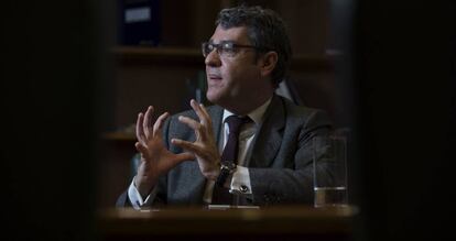 El Ministro de Industria, Turismo y Agenda Digital, Alvaro Nadal, en su despacho en Madrid, durante la entrevista.