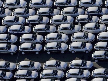 Estacionamiento de autom&oacute;viles de Porsche en una f&aacute;brica de Leipzig, Alemania.
