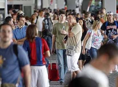 Viajeros ayer en la Estación Sur de Autobuses.