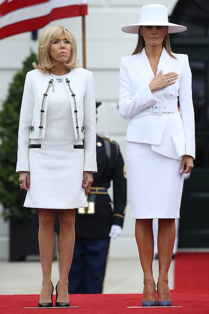 Brigitte Macron y Melania Trump apostaron por el blanco.