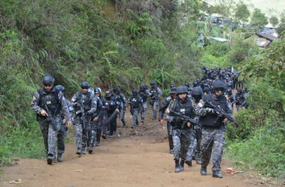 Militares y policías lanzan una operación contra la minería ilegal.