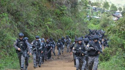 Militares y policías lanzan una operación contra la minería ilegal.