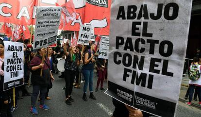 Protestas frente al Congreso argentino, ayer.