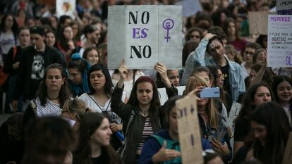 Protesta de estudiantes en Barcelona contra la sentencia de La Manada en 2022.