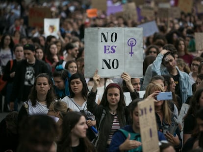 Protesta de estudiantes en Barcelona contra la sentencia de La Manada en 2022.