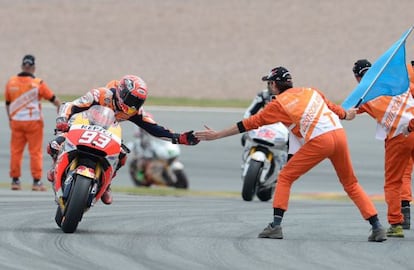 Márquez celebra la victoria en Sachsenring.