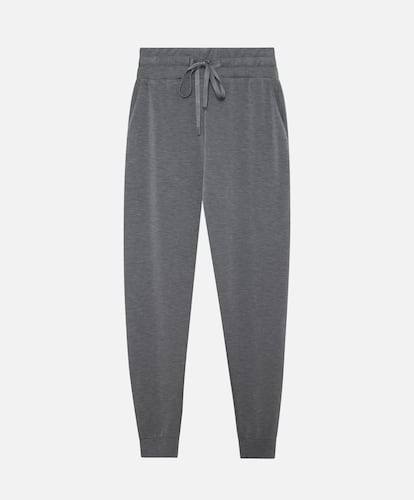Pantalón de chándal gris de Oysho (29,99 euros).