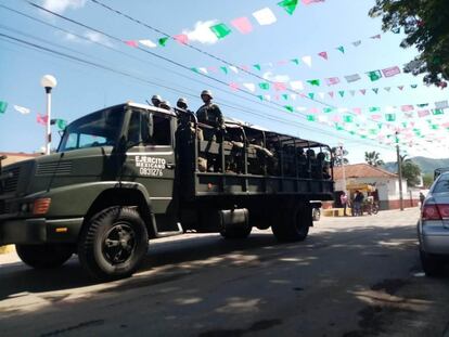 Fuerzas de seguridad federales y estatales se despliegan en Frontera Comalapa, Chiapas, el 25 de septiembre 2023.