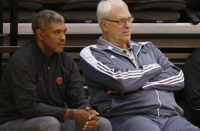 Steve Mills y Phil Jackson, director deportivo y presidente de los Knicks.