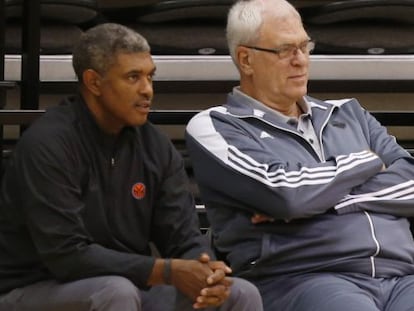 Steve Mills y Phil Jackson, director deportivo y presidente de los Knicks.